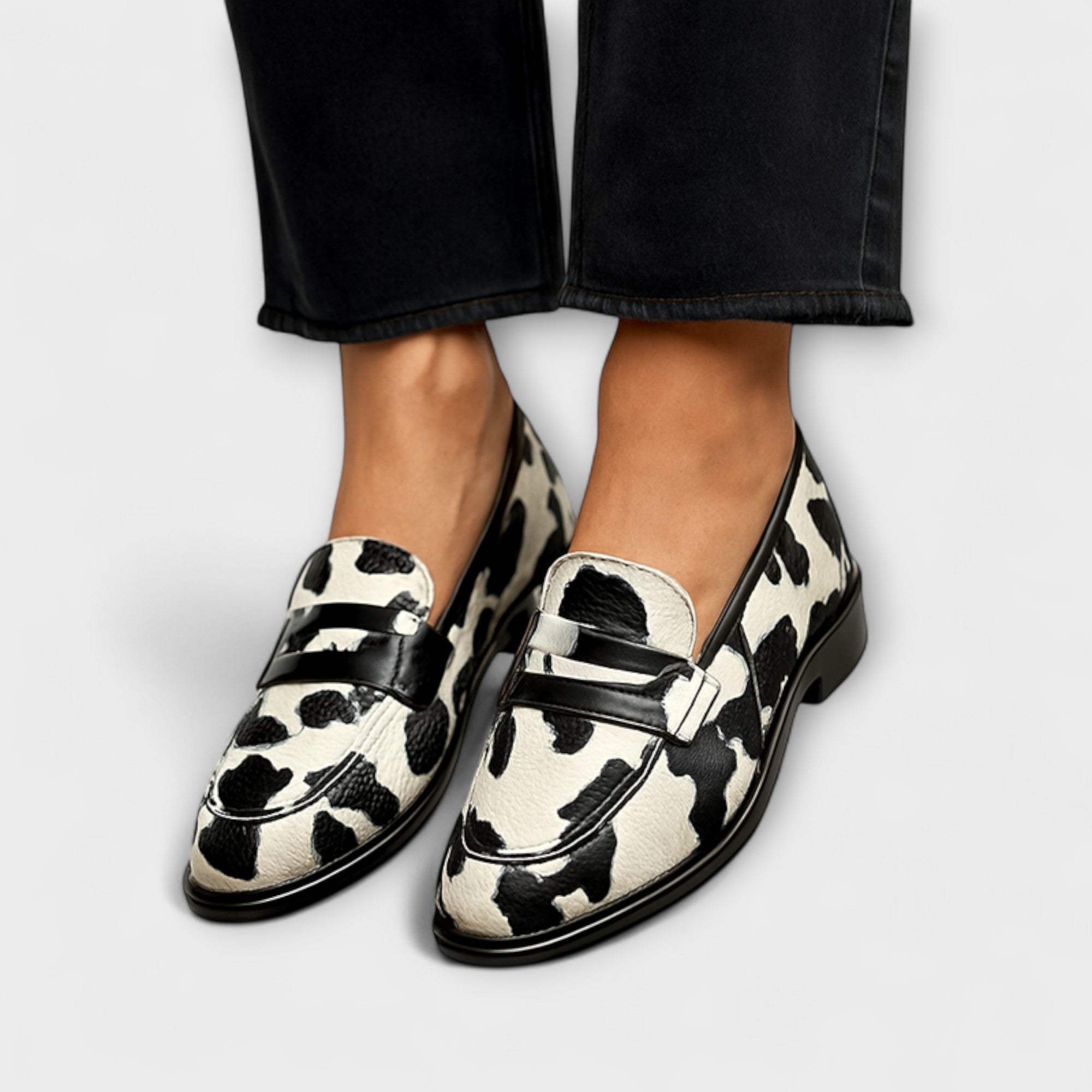 Victoria | Classic Cow Design Statement Loafer