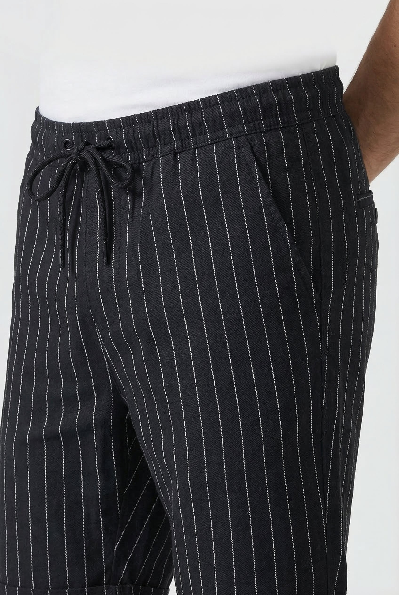Wayne | Men's Linen-Blend Pinstripe Shorts